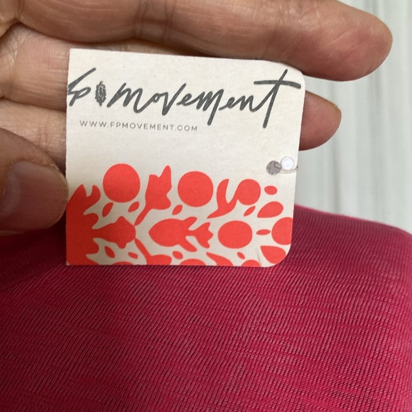 NEW Free people mouvement breezy tempo  top Size L - Picture 8 of 17